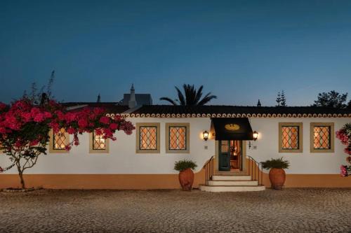 Donalda Villa | Liberal Wing Villa