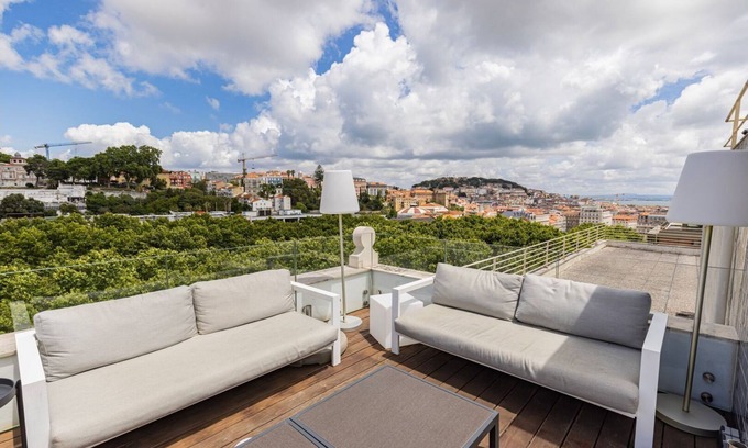 Sao Jose Apartment | Liberdade Elegance W/Rooftop Pool by LovelyStay