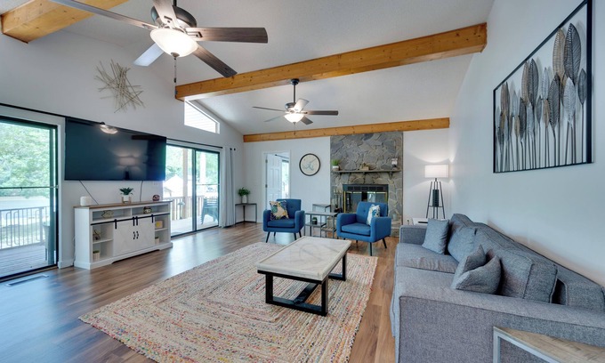Eatonton Cottage | 'Liberty Lodge': Lakefront Cottage w/Porch & Dock