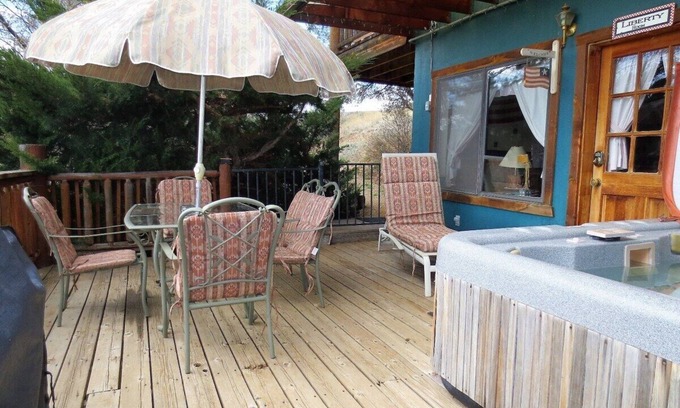 Prescott Cottage | Liberty & Sunflower Suite - Prescott Cabin Rentals