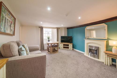 Kendal House | Library View Apartment