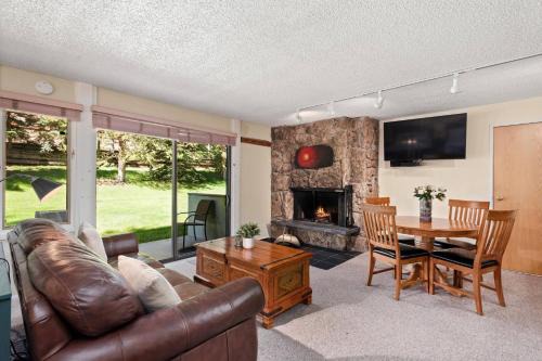 Snowmass Village House | Lichenhearth 8