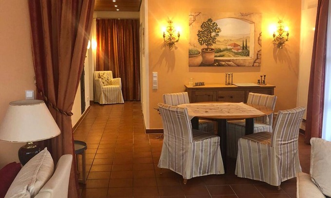 Altdorf bei Nuernberg Apartment | Liebevoll Eingerichtetes Ferienhaus mit Terrasse und Kamin