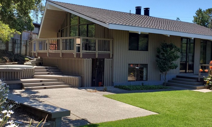 Highlands-Baywood Park House | life house