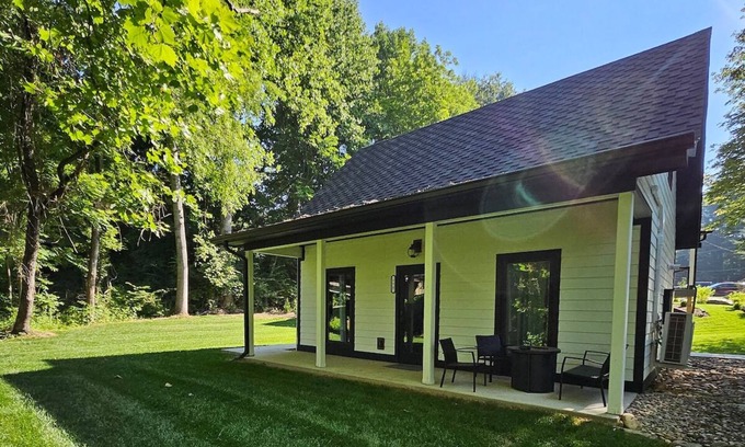 Brevard Cabin | Life's Good Retreat Bear Cottage