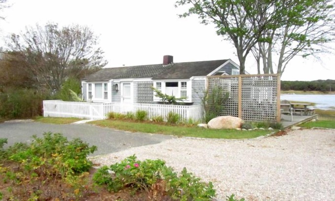 Wellfleet Cottage | Light & Airy Home with Harbor Views (1431)