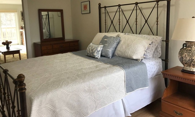 Belfast Apartment | light and breezy top floor apartment