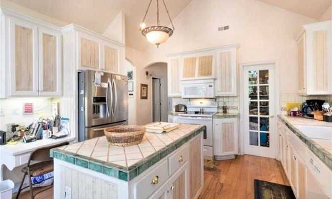 Lake Arrowhead House | Light And Bright 3 Bedroom Home by RedAwning