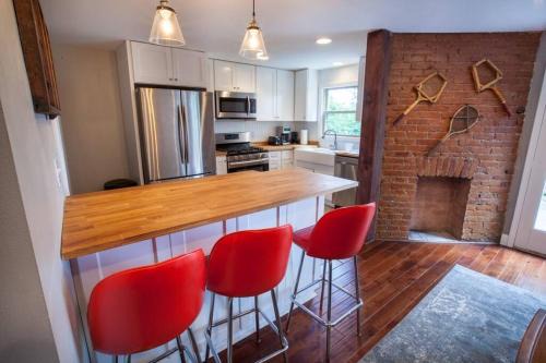 Mount Washington House | Light and Bright Renovated Farmhouse in the City