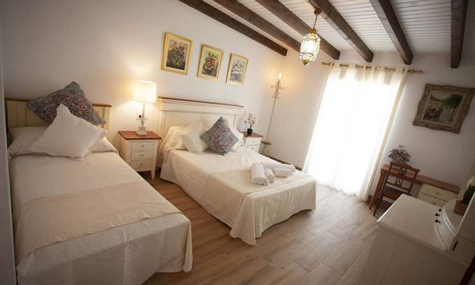 Cuevas Del Almanzora Hotel | LIGHT BRIGHT TRIPLE ROOM