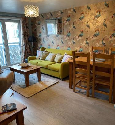 Windmill Hill Apartment | Light & bright, centrally located apartment