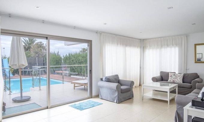 Playa del Ingles Villa | Lightbooking Tarantos Beach Villa Playa Inglés