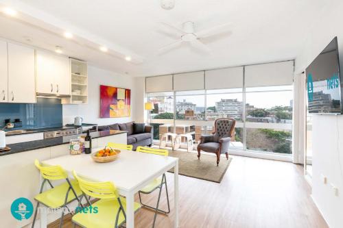 Elizabeth Bay Apartment | Light Filled 1BR Retreat with Car Park & Pool