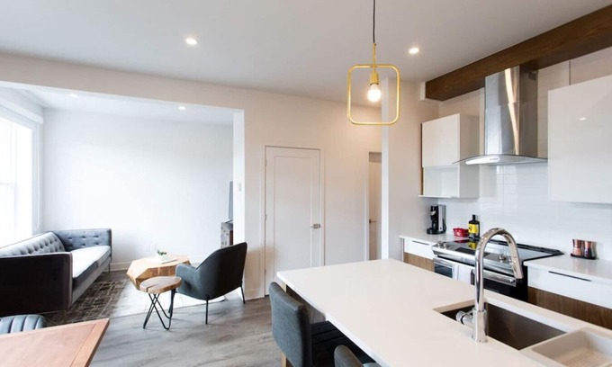 Mile End Apartment | Light Filled 2 Bdr Unit in Mile End by Denstays