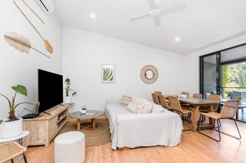 Byron Bay House | Light Filled Modern Specious Home, Pet friendly in a beautiful area of Byron Bay, short stroll to town