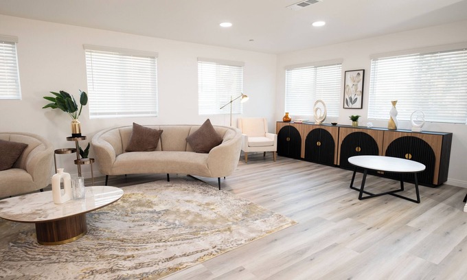 Downtown Los Angeles Hotel | Light-Luxury LA Suite Near USC