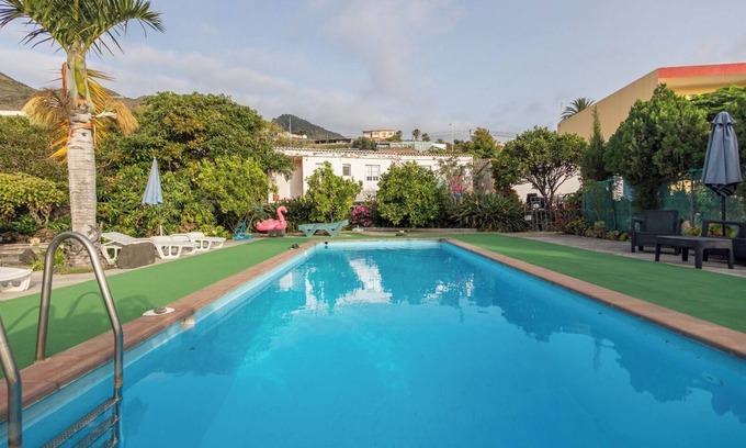 Callejones Apartment | Lightbooking Luymar 2 BR Villa de Mazo con piscina