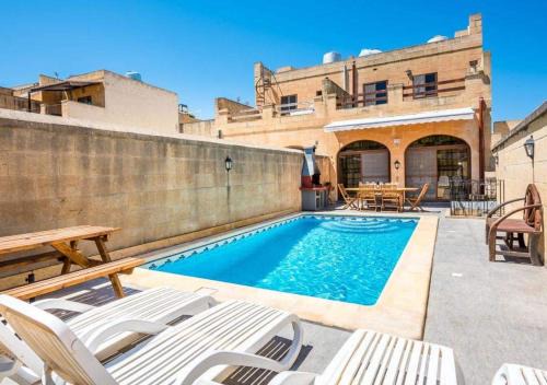 Gharb House | Lighthouse Accommodations - Ta’ Charlon Farmhouse