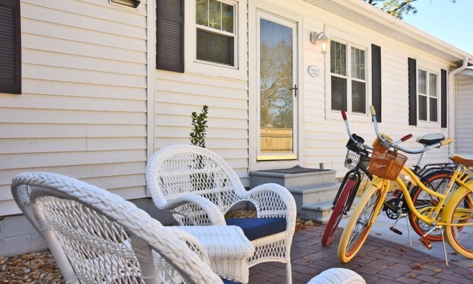 Morehead City House | Lighthouse Cottage DOG FRIENDLY -Historic District