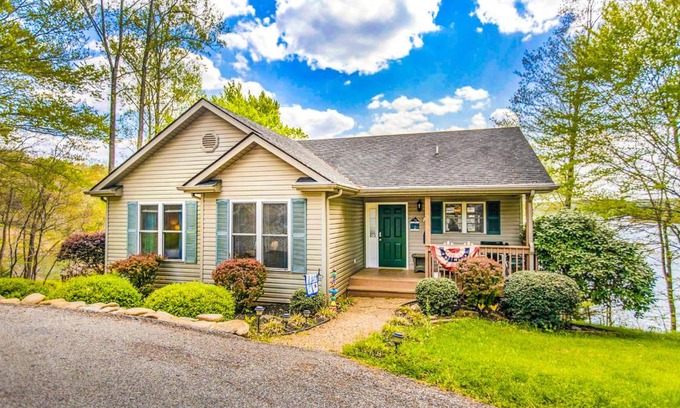 Moneta House | Lighthouse Landing