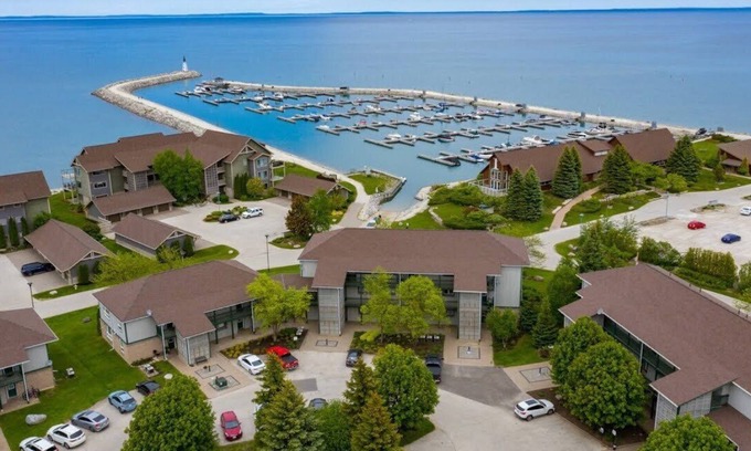 Collingwood Condo | Lighthouse Point Collingwood Fully Furnished 2 Bed, 2 Bath with Water Views!