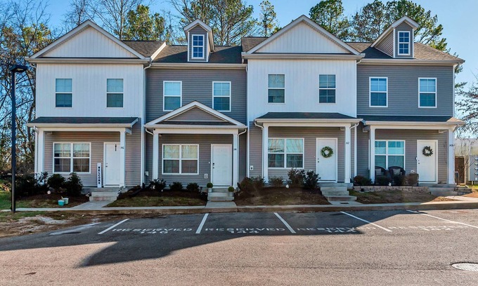 Columbia House | Like Home – Stylish & Modern Stay Near DT Columbia