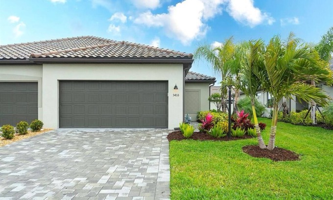 Lakewood Ranch Villa | Like new 3-bedroom villa with private pool, gated community, in Lakewood Ranch.