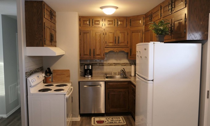 Columbus House | Lil' Grand - 3 bedroom , 1 full bathroom; Ready for your Columbus experience! π