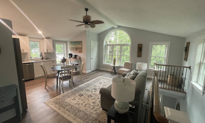 Kingston Apartment | Lil’ Peace & Tranquility