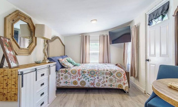 Mount Dora House | Lil’ Scotty - Private Cozy Efficiency