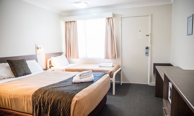 Goulburn Bed & Breakfast | Lilac City Motor Inn Standard Twin Room 21