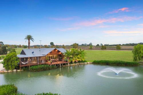 Keinbah Villa | Lilies Lakeside Spa Villa - 2 Bedroom