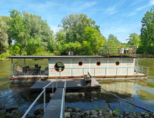 Tokaj Boat Rental | Lilla Privát Lakóhajó Tokaj