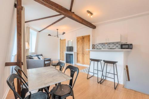Saint-Maurice Pellevoisin Apartment | Lille St Maurice- 7min from train !