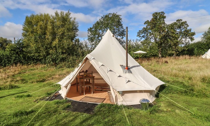 Westbrook Court Cottage | LILLIEBELL, romantic, with open fire in Weobley