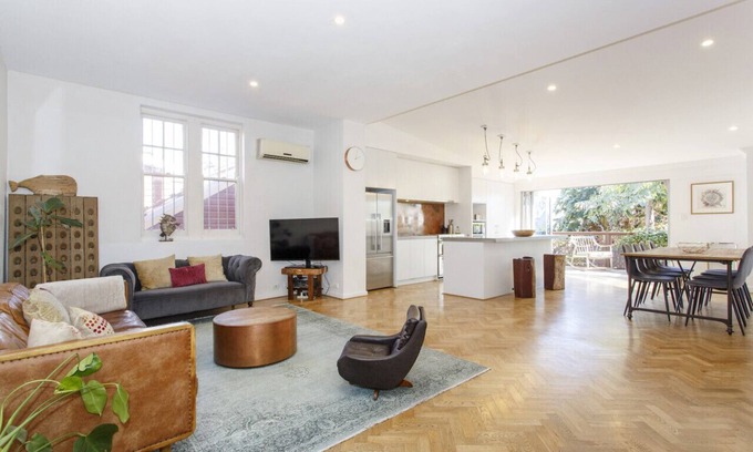 South Fremantle House | Lilly's Cottage - 3bdrm Heritage House, South Fremantle