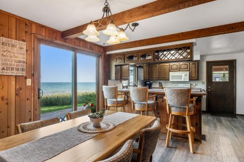 Sturgeon Bay House | Lily Bay Lodge by Simple Life Rentals