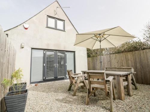Camelford House | Lily Cottage