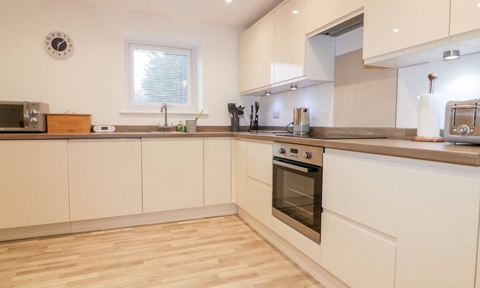 Camelford Cottage | Lily Cottage