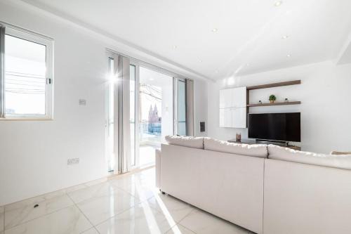 Mellieħa Heights Apartment | Lily of the Hill - 2 Bedr, 3 bath