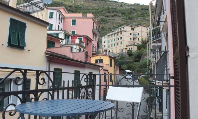 Manarola House | LILY ROOM