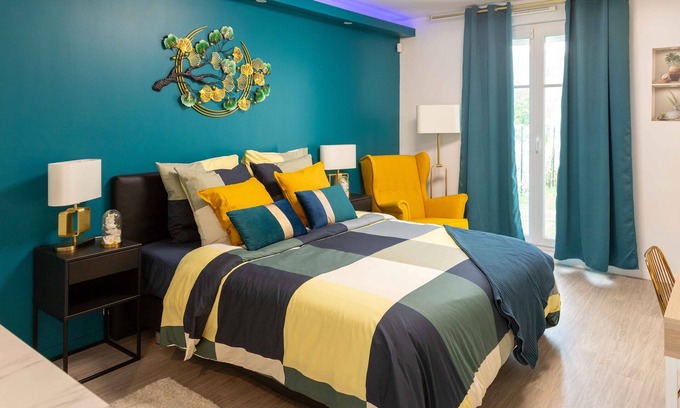 Saint-Pierre-du-Perray Apartment | LILYA House - at 5 min to Carré Sénart - Parking - Wi-Fi - Netflix - Prime