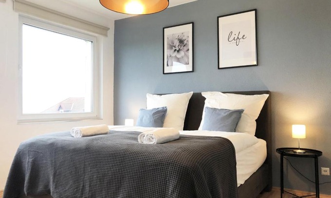 Region Hannover District Apartment | LIME HOMES: Balkon, Küche, Netflix