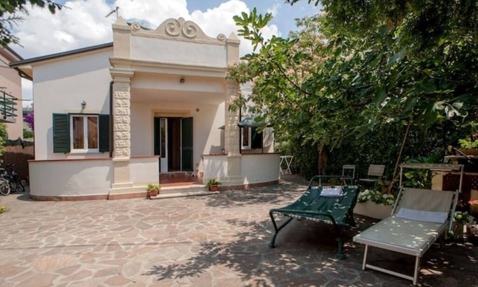 Marina di Cecina House | LINA COTTAGE 300 MT FROM THE SEA AND A FEW STEPS FROM THE PINE FOREST
