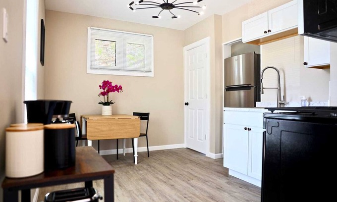 Norwood House | Lincoln, 1 Bed House near Xavier & Downtown