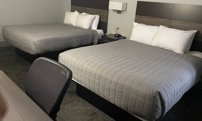 Lincoln Hotel | Lincoln Hotel - Double Queen