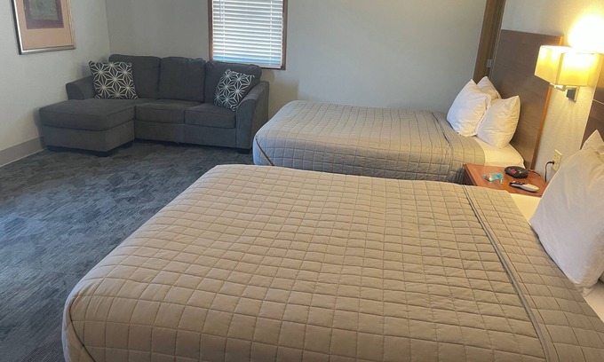 Lincoln Hotel | Lincoln Hotel - Double Queen Deluxe