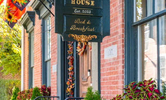 Gettysburg Bed & Breakfast | Lincoln Suite in charming Olinger House B&B in historic, downtown Gettysburg.
