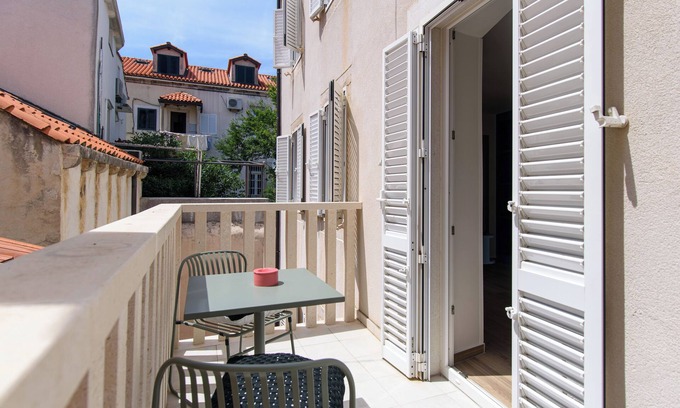 Pile Apartment | LINCUN by DuHomes