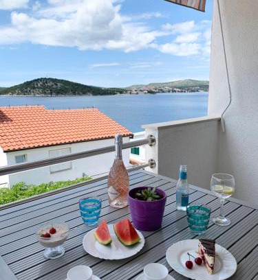 Razanj Apartment | Linda seaview&pool apartment